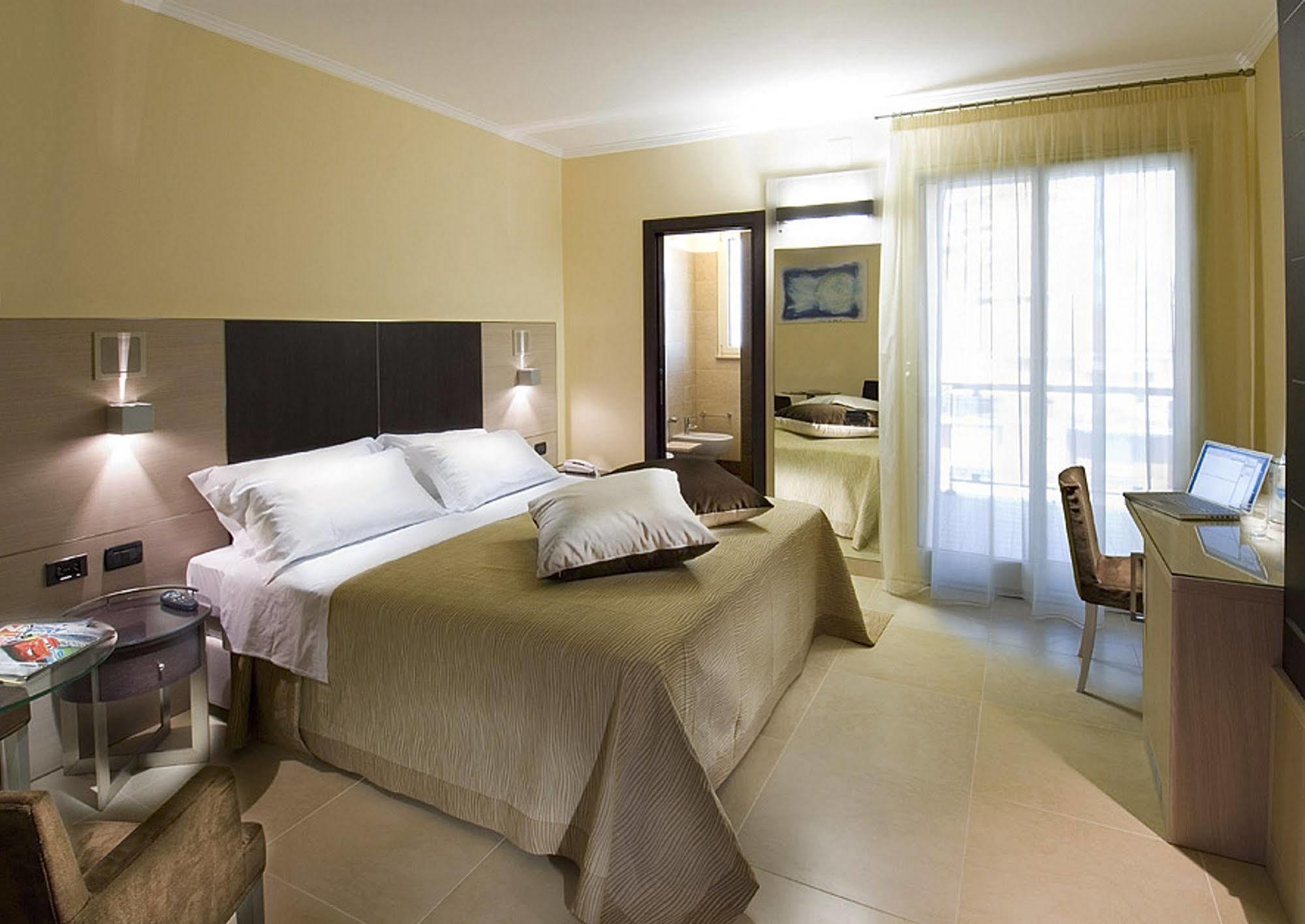 Hotel Imperial San Benedetto del Tronto Eksteriør billede
